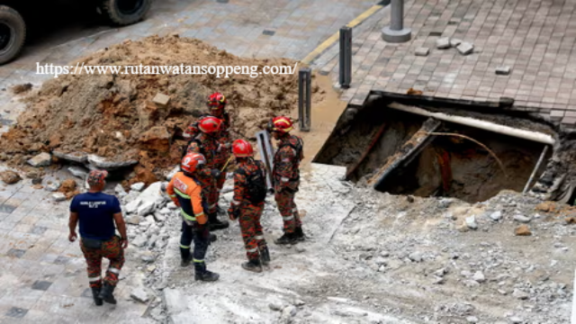 Berita Viral : Sinkhole Telan Turis di India di Malaysia